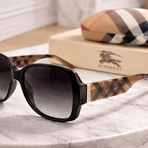 Burberry Oversized Sunglasses | Black Frame Nova Check Arms